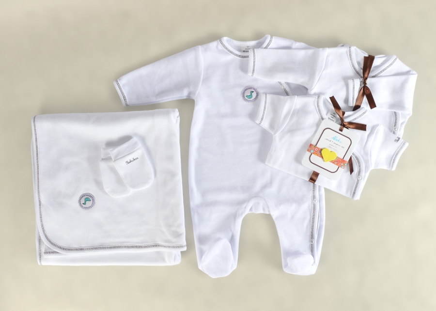 Jakie ubranka dla niemowląt warto kupić do wyprawki?